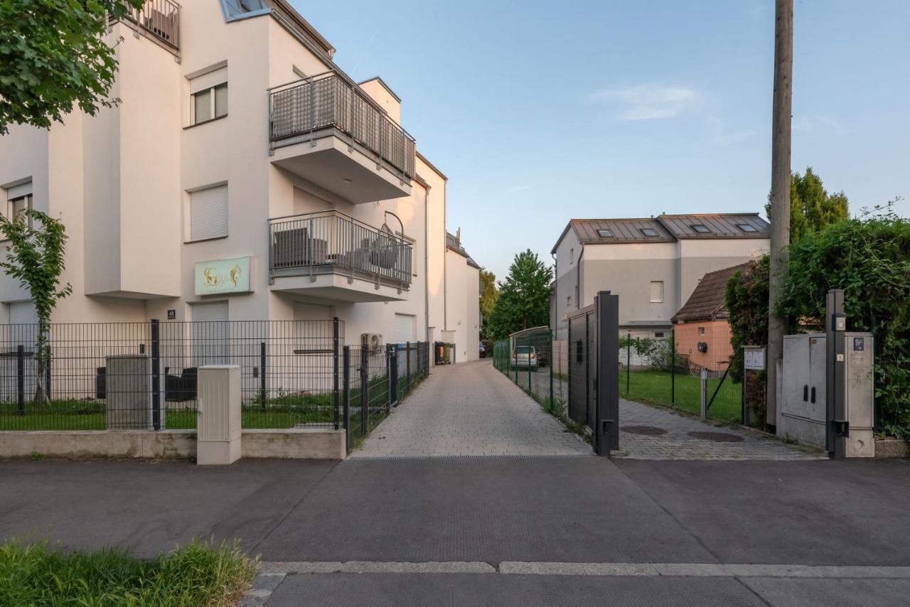 Gruene Ruhelage, 20 Minuten Ins Zentrum Und Parkgarage Apartamento Viena Exterior foto